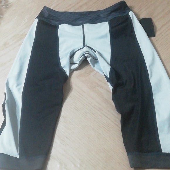NWT! Ryu Geoline Capri - Picture 11 of 14